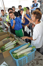 南八甲田高原野菜生産組合で野菜目揃え会